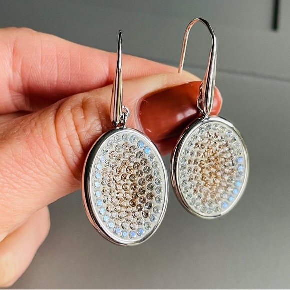 SWAROVSKI Crystal Rhodium Plated Nila Light Peach Pointiage Oval Hook Ea… - Picture 2 of 8